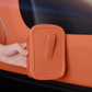 🥳PROMOÇÃO QUENTE DE 2026🥳💞Mais de 50 mil unidades vendidas!🚗🧺 50% DE DESCONTO! Suporte para copos em couro para a porta do carro – Abertura larga, fácil acesso a bebidas e ao telemóvel. Fixação segura com clipe. Couro PU, resistente e elegante. 🛡️✨